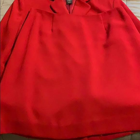 Suit skirt that consists of a petite sophisticates jacket and skirt! - Picture 9 of 10